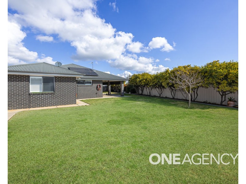 32 DARCY DRIVE, Boorooma NSW 2650