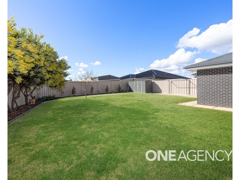 32 DARCY DRIVE, Boorooma NSW 2650