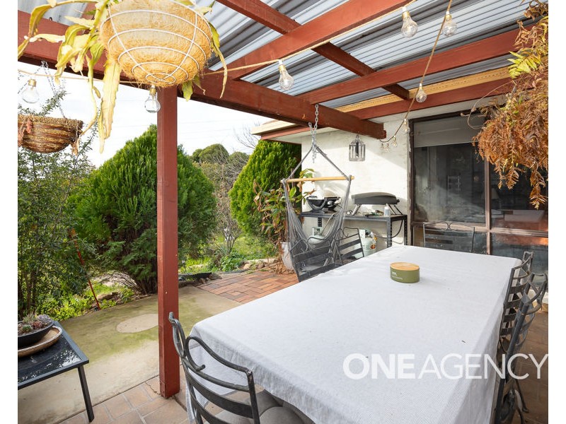 2 JAMIE PLACE, Tolland NSW 2650