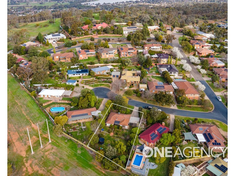 2 JAMIE PLACE, Tolland NSW 2650
