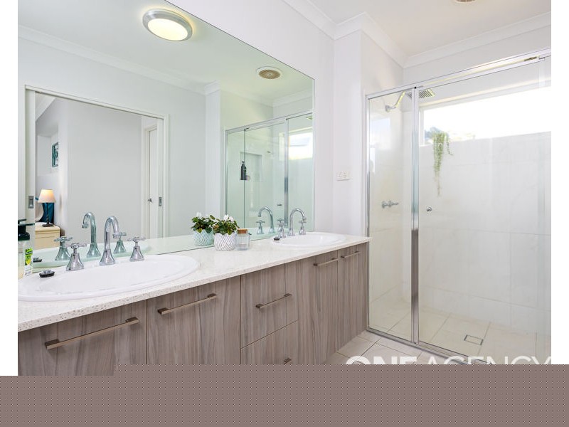 27 BARRINGTON STREET, Tatton NSW 2650