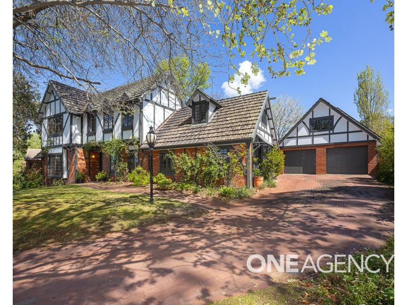 28 DALKEITH AVENUE, Lake Albert NSW 2650