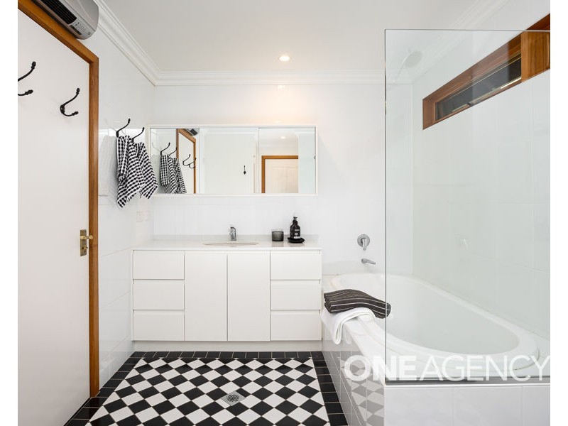 28 DALKEITH AVENUE, Lake Albert NSW 2650