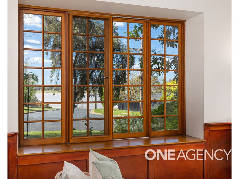 28 DALKEITH AVENUE, Lake Albert NSW 2650