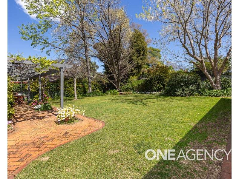 28 DALKEITH AVENUE, Lake Albert NSW 2650