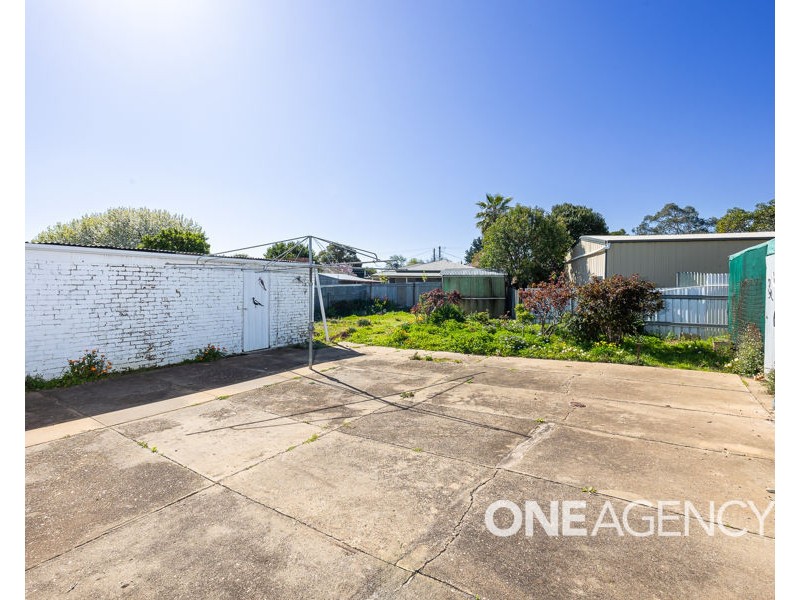 1 KILLARA AVENUE, Mount Austin NSW 2650