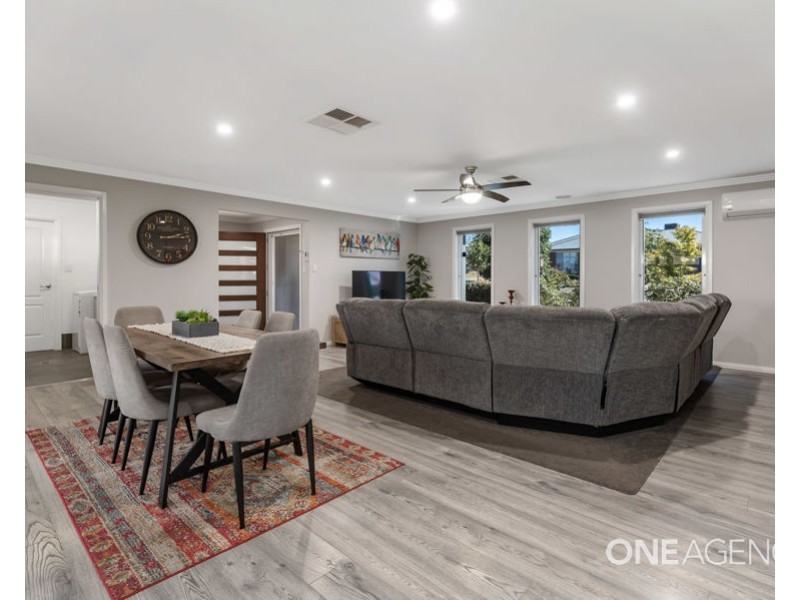 2 CHIPP PLACE, Lloyd NSW 2650