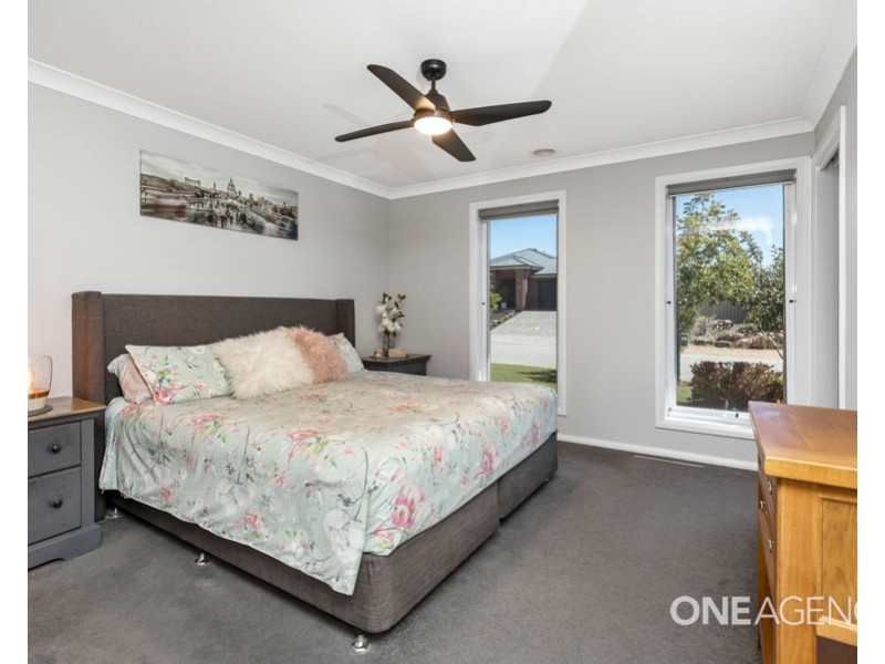 2 CHIPP PLACE, Lloyd NSW 2650