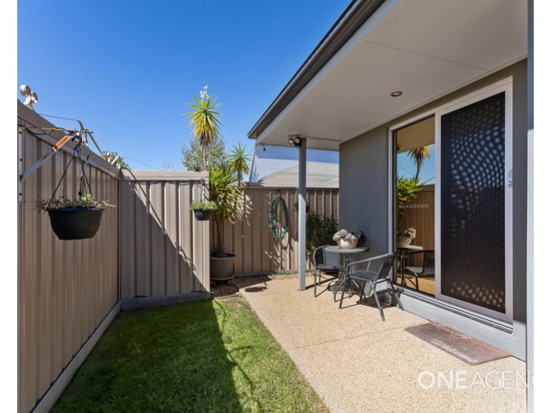 2 CHIPP PLACE, Lloyd NSW 2650