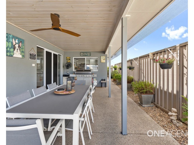 2 CHIPP PLACE, Lloyd NSW 2650