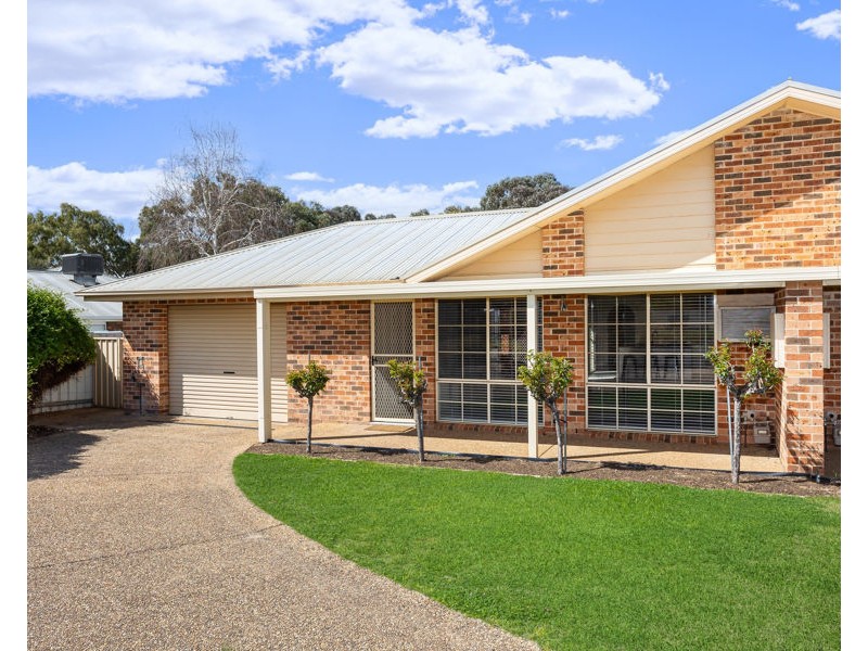 1/8 CANOLA PLACE, Estella NSW 2650