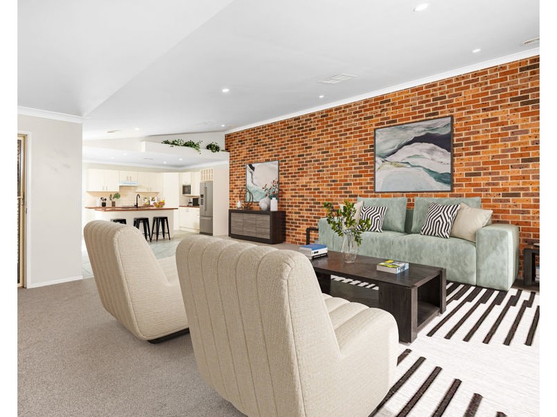 1/8 CANOLA PLACE, Estella NSW 2650