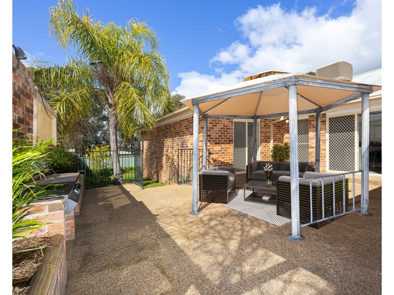 1/8 CANOLA PLACE, Estella NSW 2650