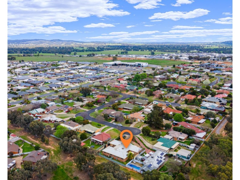 1/8 CANOLA PLACE, Estella NSW 2650