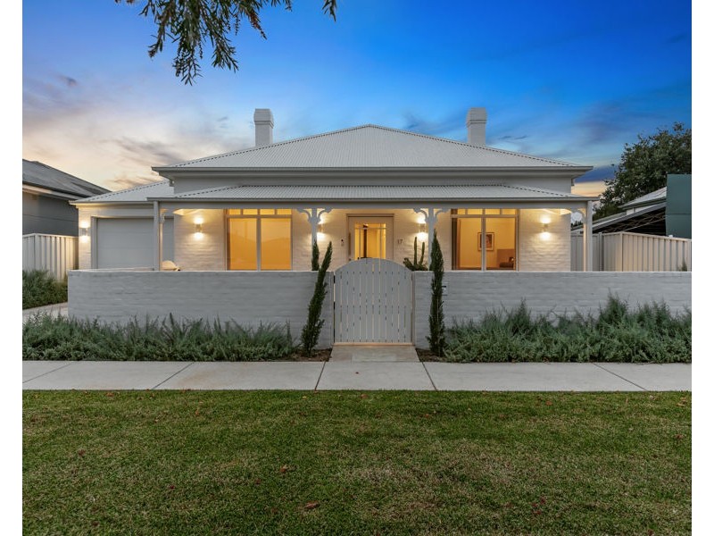 17 EVANS STREET, Wagga Wagga NSW 2650
