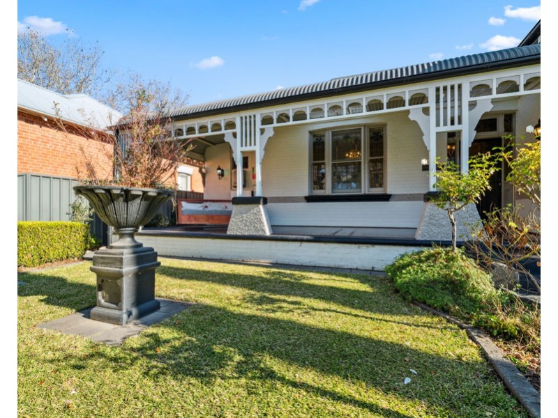 52 SIMMONS STREET, Wagga Wagga NSW 2650