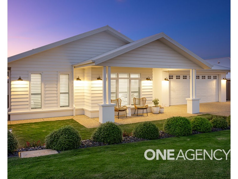 15 VALENCIA DRIVE, Gobbagombalin NSW 2650