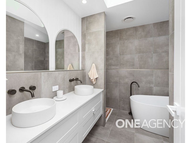 15 VALENCIA DRIVE, Gobbagombalin NSW 2650