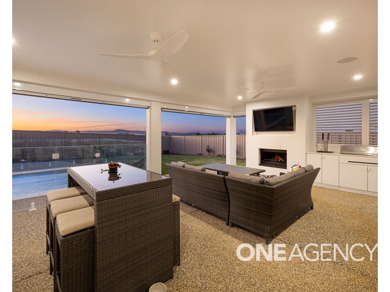 15 VALENCIA DRIVE, Gobbagombalin NSW 2650
