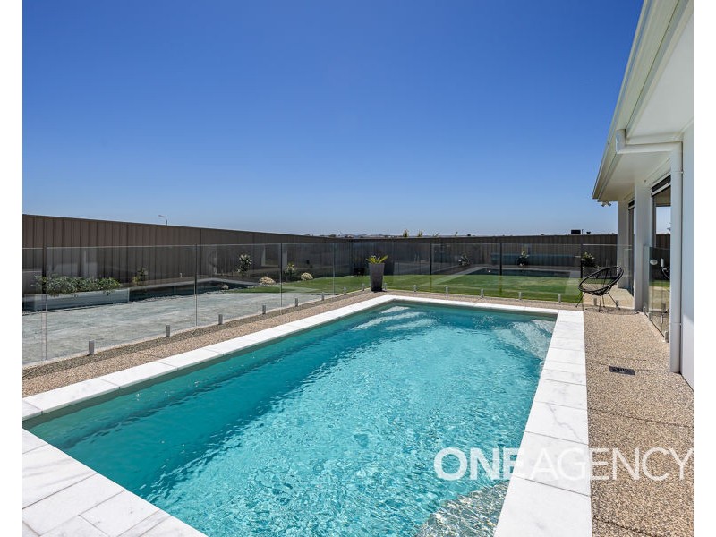15 VALENCIA DRIVE, Gobbagombalin NSW 2650