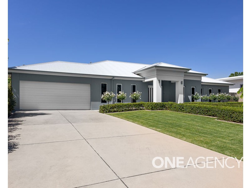 29 PLUNKETT DRIVE, Lake Albert NSW 2650