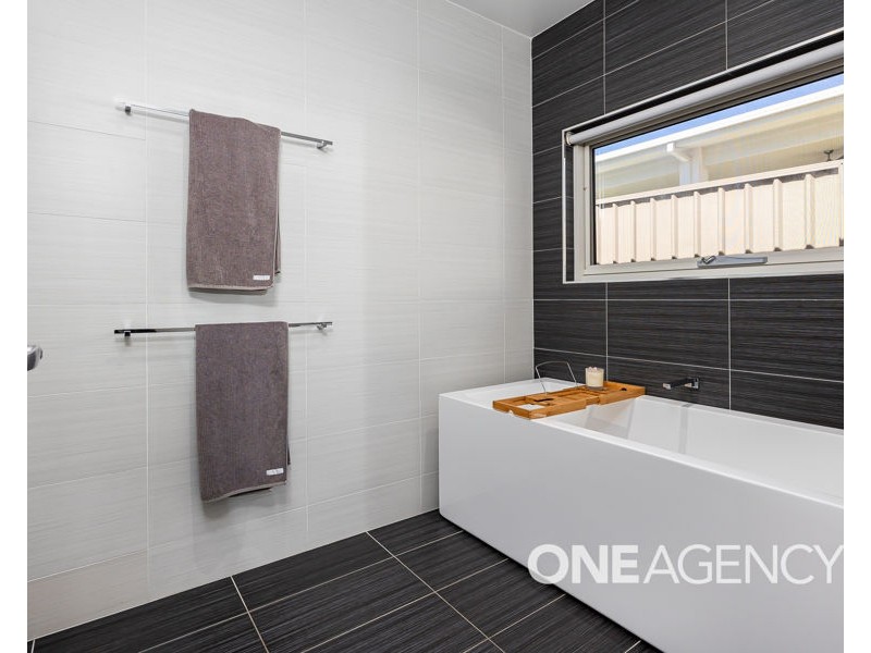 29 PLUNKETT DRIVE, Lake Albert NSW 2650