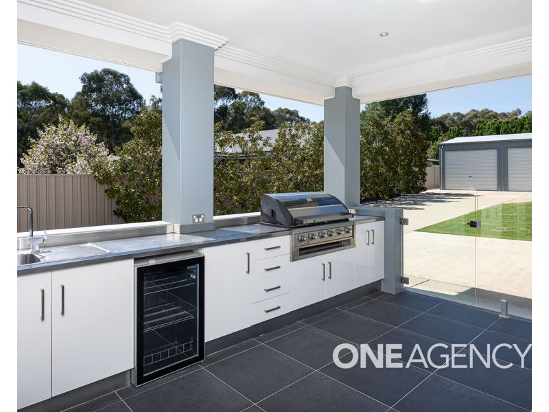 29 PLUNKETT DRIVE, Lake Albert NSW 2650