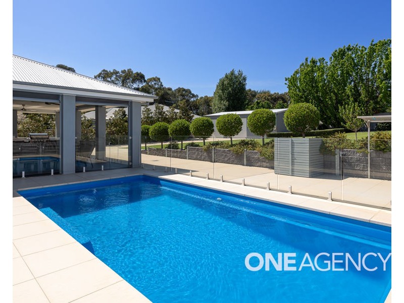 29 PLUNKETT DRIVE, Lake Albert NSW 2650