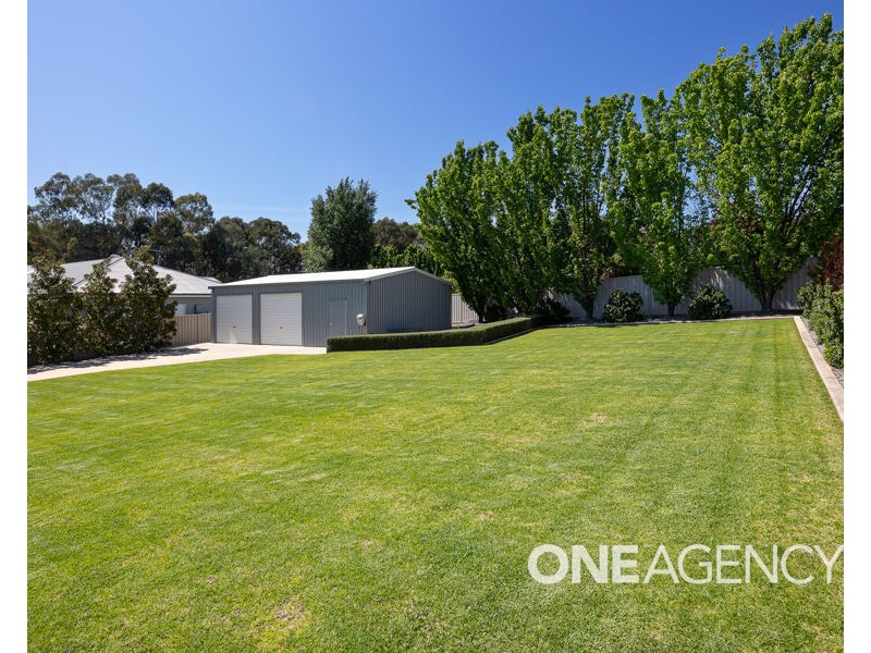 29 PLUNKETT DRIVE, Lake Albert NSW 2650