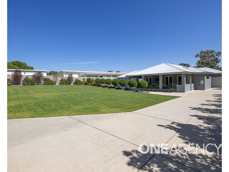 29 PLUNKETT DRIVE, Lake Albert NSW 2650