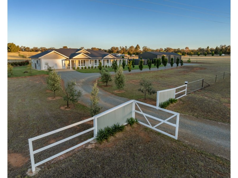 12 MOSES ROAD, Coolamon NSW 2701