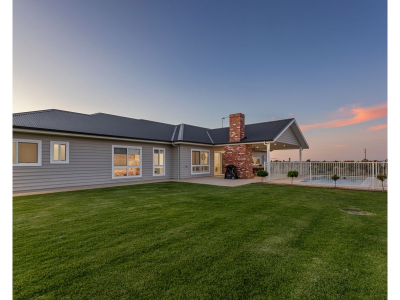 12 MOSES ROAD, Coolamon NSW 2701