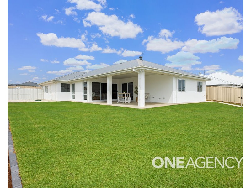 13 BURT STREET, Gobbagombalin NSW 2650