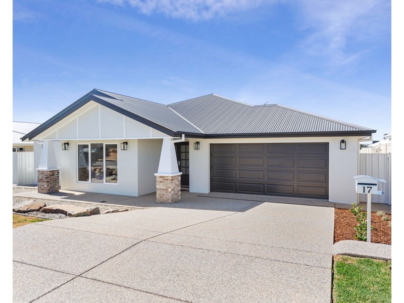 17 BURT STREET, Gobbagombalin NSW 2650