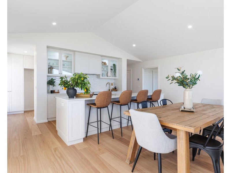 17 BURT STREET, Gobbagombalin NSW 2650