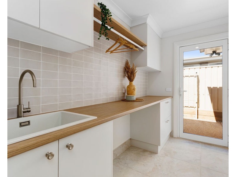 17 BURT STREET, Gobbagombalin NSW 2650