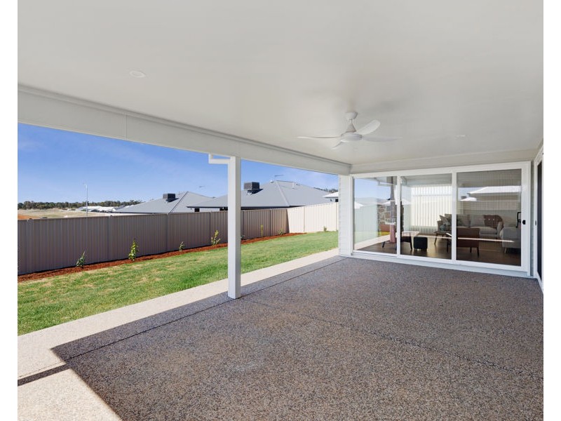 17 BURT STREET, Gobbagombalin NSW 2650