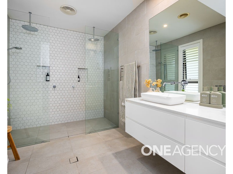 102 MITCHELL ROAD, Lake Albert NSW 2650