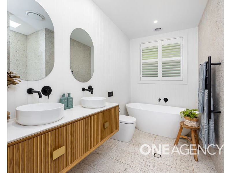 102 MITCHELL ROAD, Lake Albert NSW 2650
