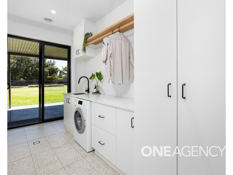 102 MITCHELL ROAD, Lake Albert NSW 2650