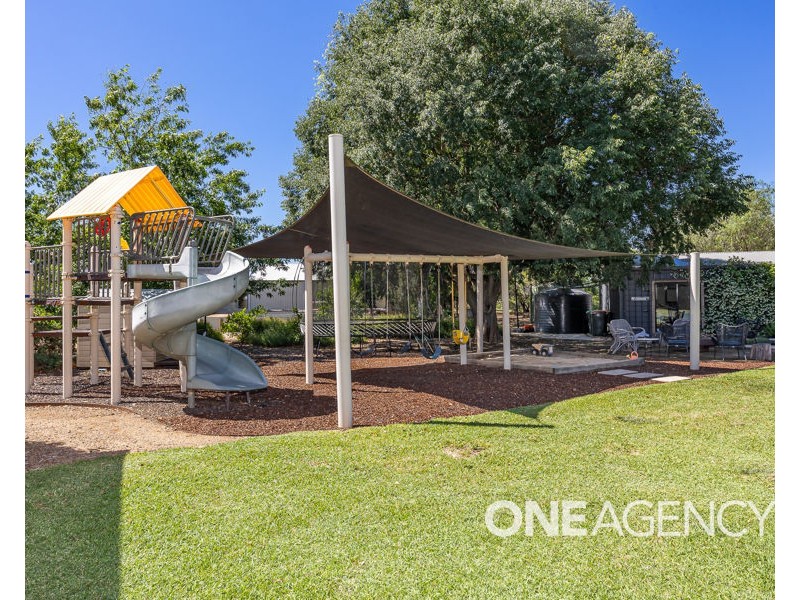 102 MITCHELL ROAD, Lake Albert NSW 2650