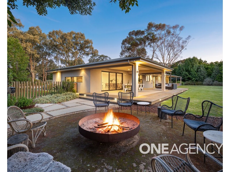 102 MITCHELL ROAD, Lake Albert NSW 2650