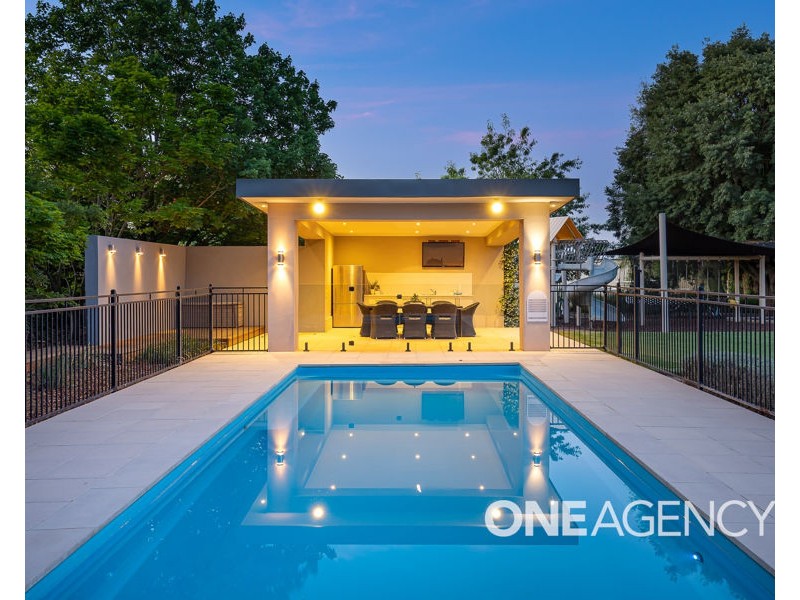 102 MITCHELL ROAD, Lake Albert NSW 2650