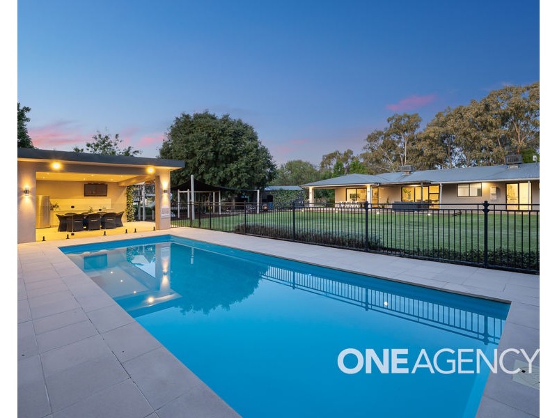 102 MITCHELL ROAD, Lake Albert NSW 2650