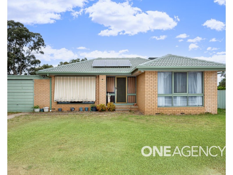 7 GOBORRA STREET, Glenfield Park NSW 2650