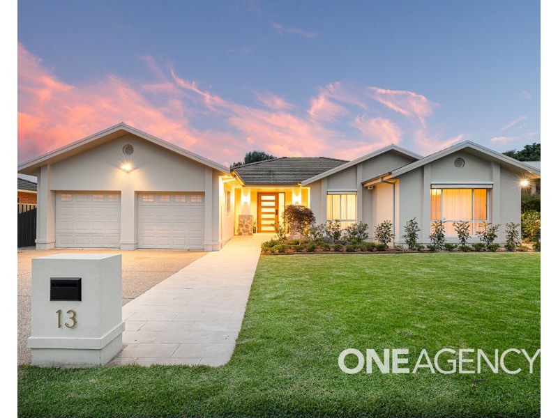 13 LANSDOWNE AVENUE, Lake Albert NSW 2650