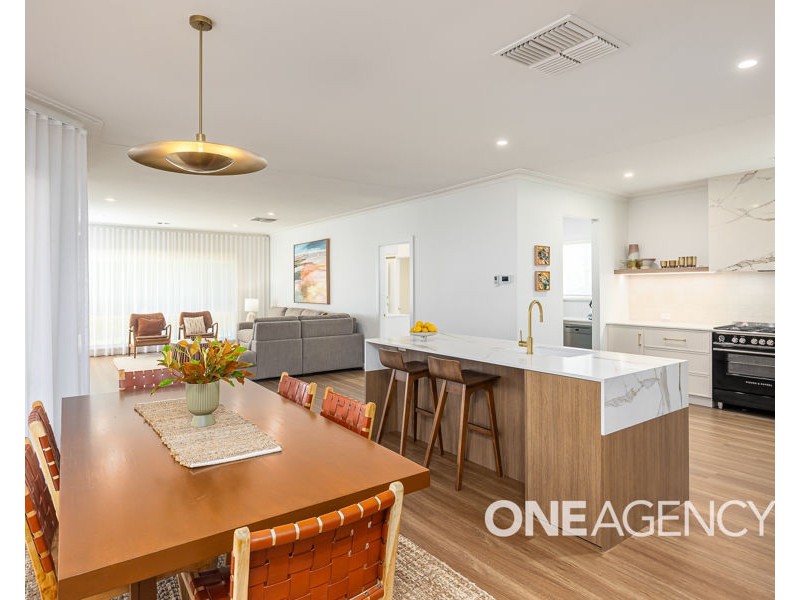 13 LANSDOWNE AVENUE, Lake Albert NSW 2650