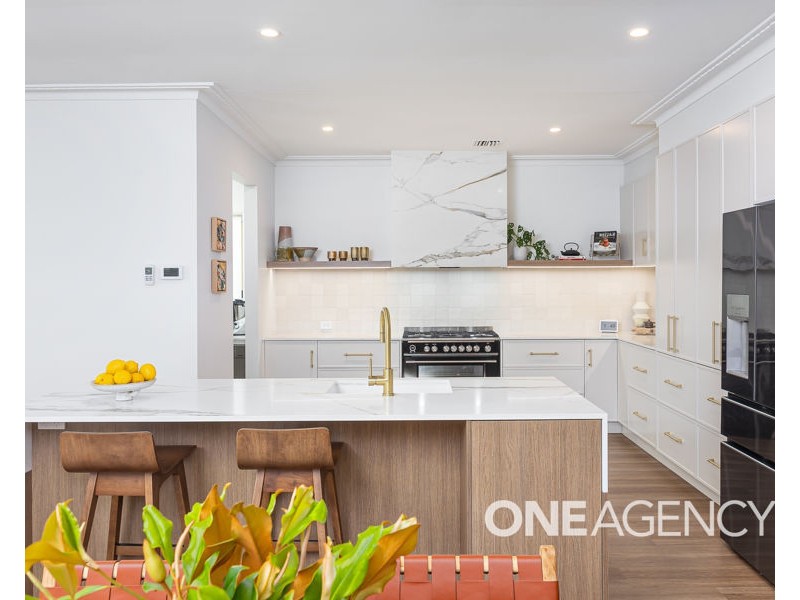 13 LANSDOWNE AVENUE, Lake Albert NSW 2650