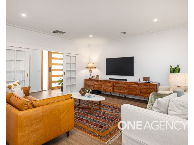 13 LANSDOWNE AVENUE, Lake Albert NSW 2650