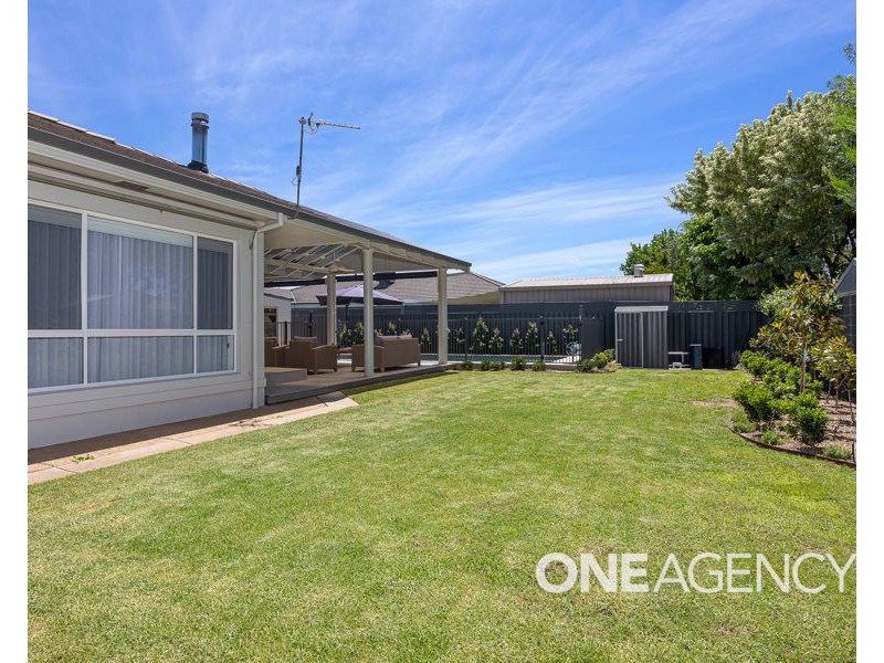 13 LANSDOWNE AVENUE, Lake Albert NSW 2650